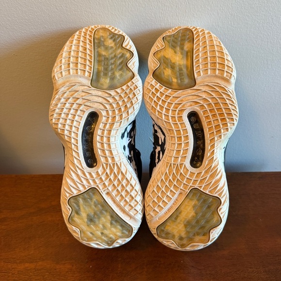 EUC Adidas Donovan Mitchell D.O.N. Issue # 3  Basketball Shoes Sneakers Size 5 - Picture 7 of 8